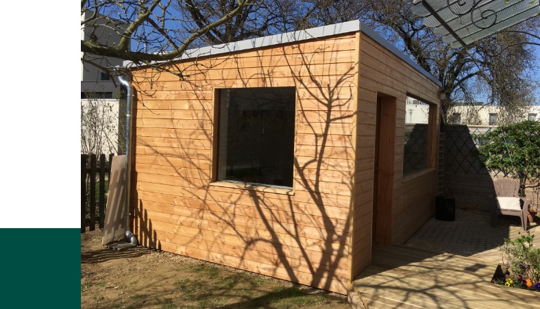 Création d'un espace bureau cosy relié à la maison par la terrasse en bois
